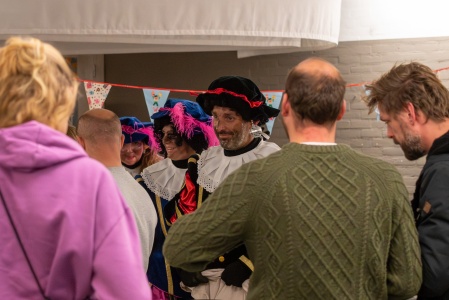 2025-11-23 Sint leest voor-67